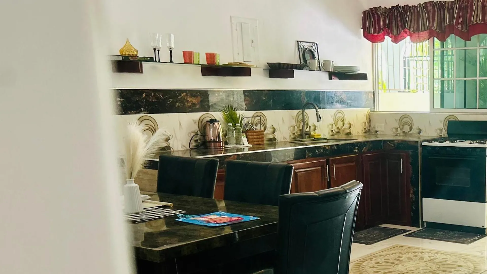 Luxury 1 Bedroom Fully Equipped In West End Negril Lägenhet